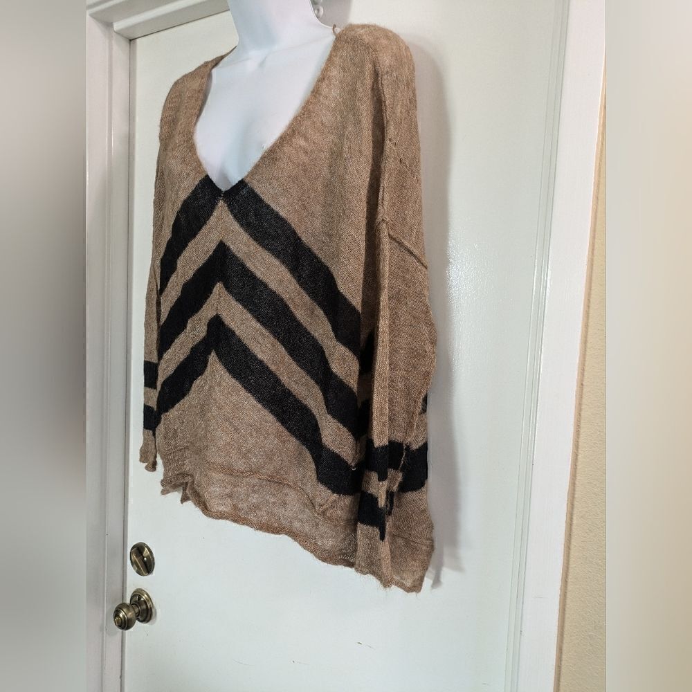 Free People ‘Twelve Roses’ Oversized Alpaca V-Neck Pullover Sweater - Picture 4 of 12